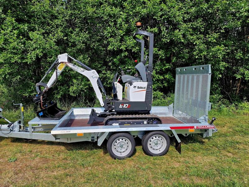 Bobcat E10z med maskinhenger